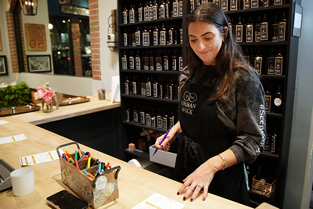 <h2>Your Step-by-Step Candle Pouring Journey</h2>